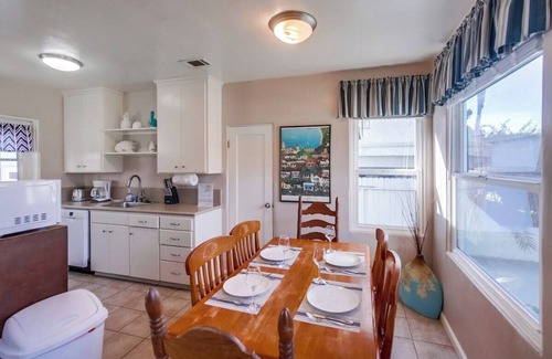 Pacific Beach House | Welcome Fall @ Betty's Bungalow-pets+walk to beach