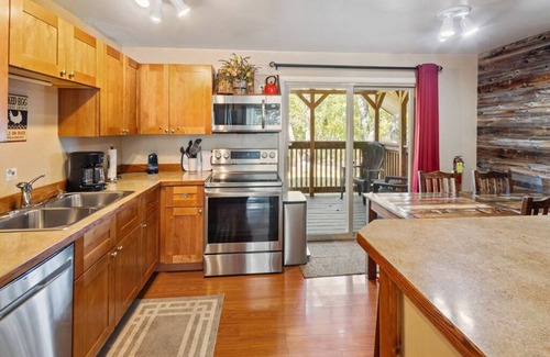 Red Lodge Condo | Welcoming 2-bedroom condo 6.1 miles from Red Lodge Mountain Ski Resort