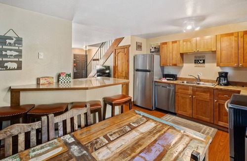 Red Lodge Condo | Welcoming 2-bedroom condo 6.1 miles from Red Lodge Mountain Ski Resort