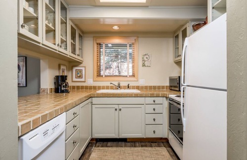 Ketchum Condo | Winter Stays Available! Charming Condo with Hot Tub Access, Walking Distance to Chairlift