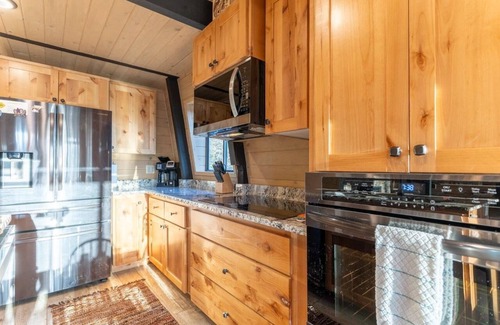 Island Park Cabin | Wolf Hollow - Serene, Cozy Cabin Located 31 miles from YNP with A/C and hot tub