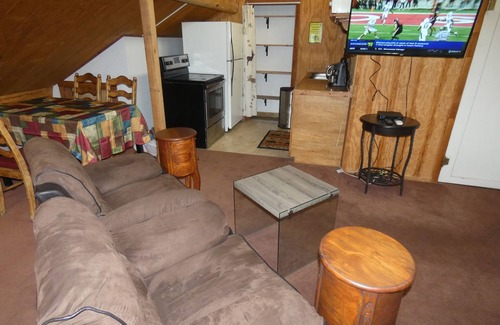 West Yellowstone Apartment | Yellowstone One Bedroom Apartment. Just 1 Mile From Yellowstone's Main Entrance