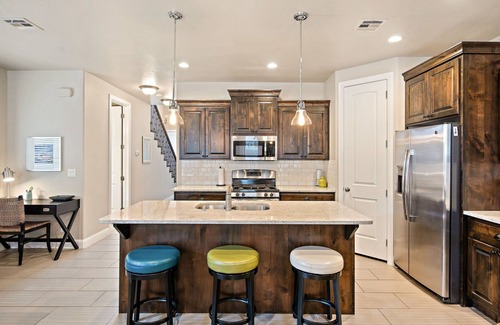 Washington House | Zion's Den, 2 Community Pools + Hot Tub