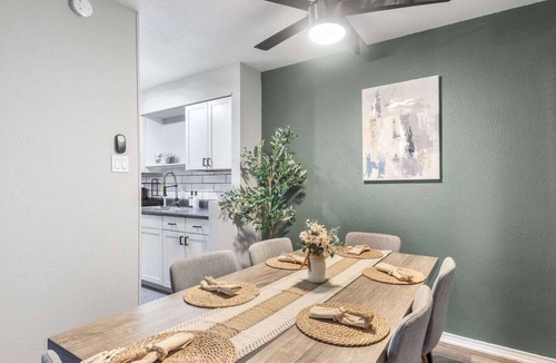 Central Arlington Apartment | 0.2mi/0.3km to Dallas Stadium 3BR +FREE Parking