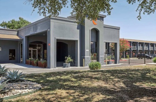 St. Johns Apartment | [04] ATX Studio: 1 Queen, Dog Park, Laundry Access