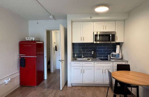 St. Johns Apartment | [05] ATX Studio: 1 Queen, Dog Park, Laundry Access