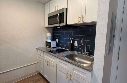 St. Johns Apartment | [05] ATX Studio: 2 Bunk Beds, Sleeps 4