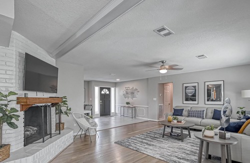 Nassau Bay House | 1.2 mi from Space Center, Great for Families