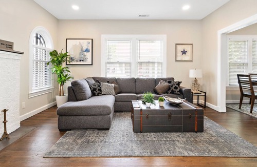 Hillsboro House | #1 Art Filled 2 Bed Tudor Brick Home - Downtown Hillsboro