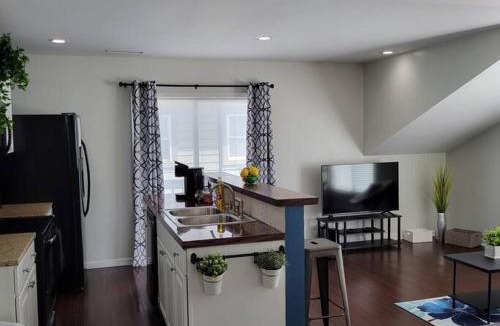 Kennedy King Apartment | 1 BDR 5 Minutes to Downtown