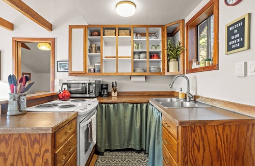 Sandpoint House | 1 Bedroom, 1 Bath House In The Woods, Sleeps Up to 4