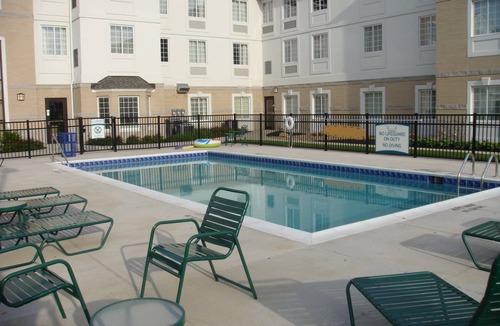 Mayfield Heights Condo | 1 Bedroom | Free Breakfast Buffet Included!