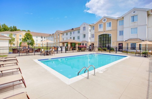 Mayfield Heights Condo | 1 Bedroom | Free Breakfast Buffet Included!