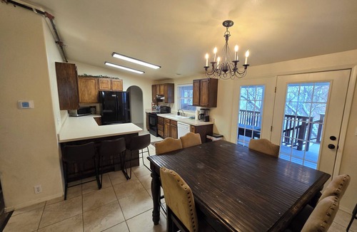 Lava Hot Springs House | 1 block from Main St & hot pools! POOL TABLE! Spacious 6 bedroom home