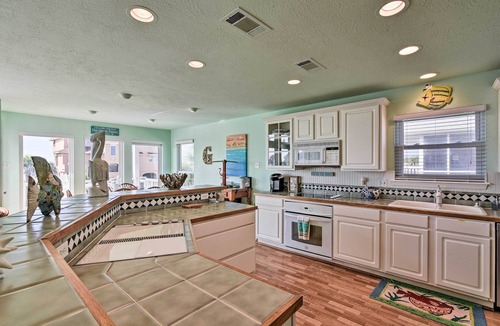 Indian Beach House | 1 Block to Beach: Family Getaway in Galveston!