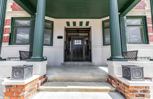 Brush Park Apartment | 1 BR Apt w Fireplace & Office Prime Location