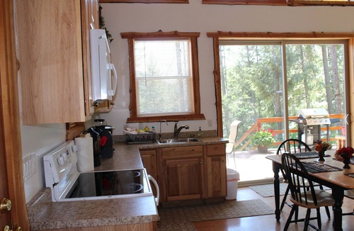 West Glacier Apartment | 1 BR+ Loft, Log Cabin With Lakeview, Sleeps 4, 5 mins to Glacier