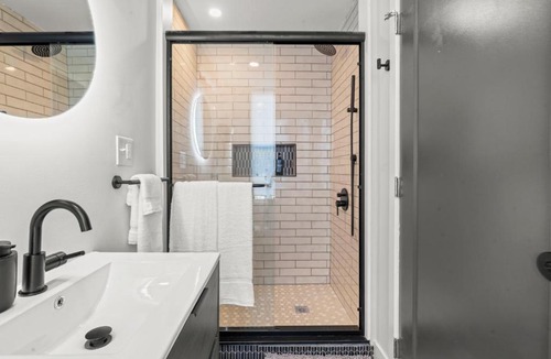 Passyunk Square Apartment | 1 BR Passyunk Ave Stunner- Perfect Location