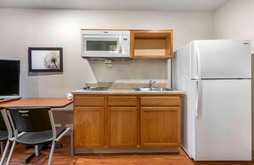 Shreveport Apartment | 1 Full Bed | ADA/Tub/Non-Smoking/Kitchen