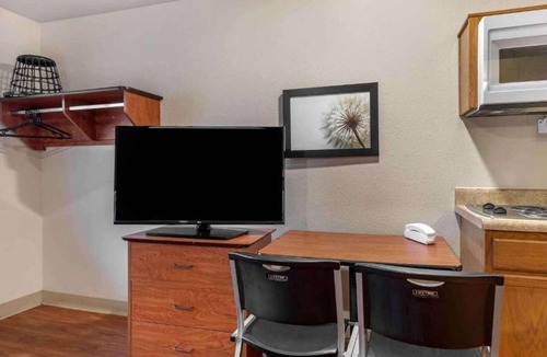 Shreveport Apartment | 1 Full Bed | ADA/Tub/Non-Smoking/Kitchen