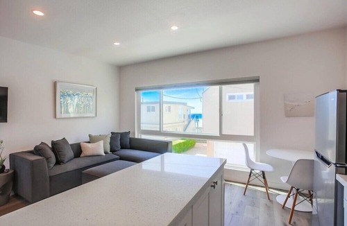 Mission Beach Condo | 1 House to Beach * Corner Unit * Ocean View