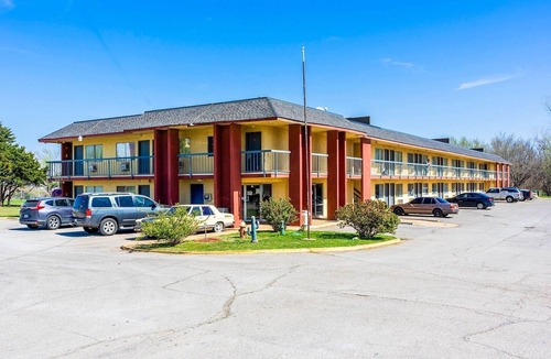 Chickasha Apartment | 1 King Bed & 1 Full Bed