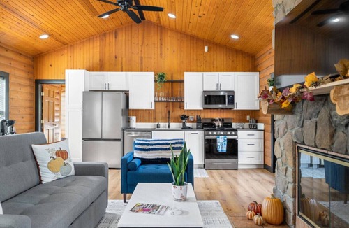 Gnaw Bone Apartment | 1 Liberty Log Cabin in Brown County