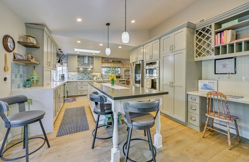 Spinnaker Hill House | 1 Mi to Beach! 'Carlsbad Retreat' w/Serene Garden