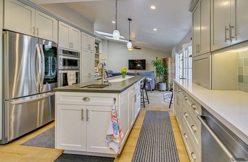 Spinnaker Hill House | 1 Mi to Beach! 'Carlsbad Retreat' w/Serene Garden