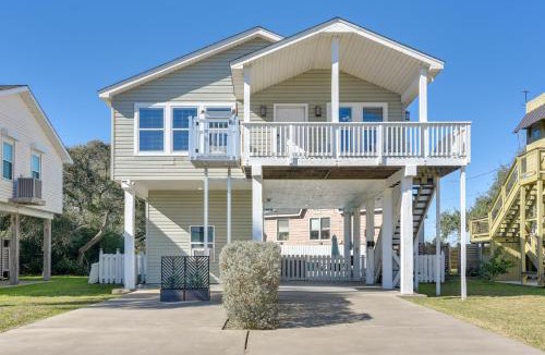 Pirates Beach House | < 1 Mi to Beach! Poolside Retreat in Galveston