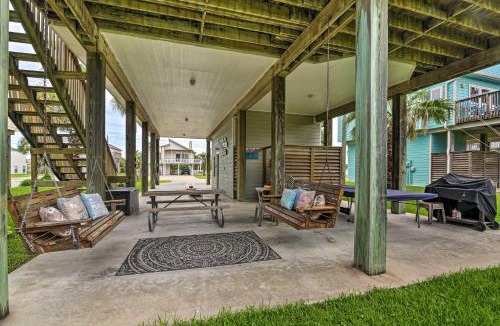 Pirates Beach House | < 1 Mi to Beach: ‘Salty Dog’ House in Galveston!
