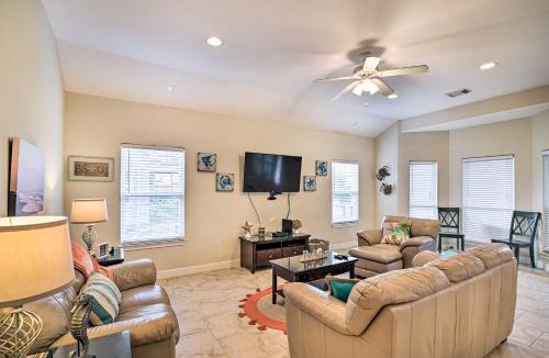 Pirates Beach House | < 1 Mi to Beach: ‘Salty Dog’ House in Galveston!