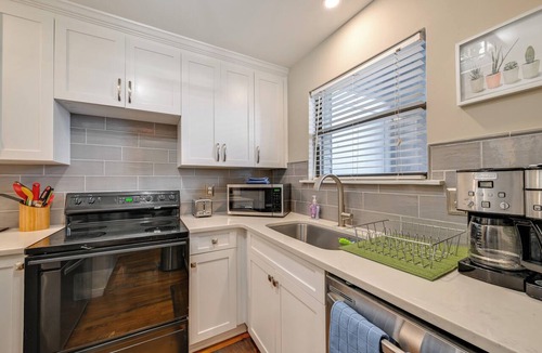 Dilworth Condo | 1 Mi to BOA Stadium! Walkable Condo w/Porch