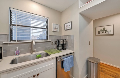 Dilworth Condo | 1 Mi to BOA Stadium! Walkable Condo w/Porch