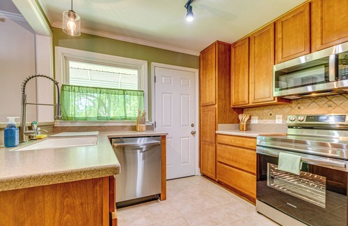 Cary House | 1 Mi to Dtwn Cary: Family Home w/Spacious Yard
