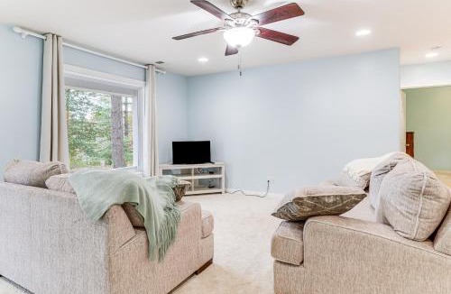 Newburgh House | 1 Mi to Dtwn Newburgh Quiet Home with Yard!