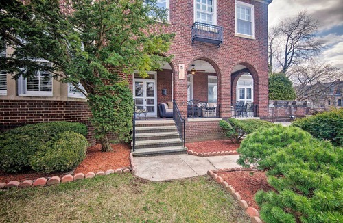 Reading Apartment | 1 Mi to Reading Pagoda: Cozy Apt w/Patio Access!