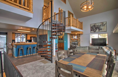 Kellogg House | 1 Mi to Silver Mountain: Family Home w/Views!