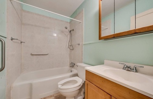 Central Arlington Bed & Breakfast | 1 mile stadium, AC 2-bedroom 1 bath, with breakfast car available