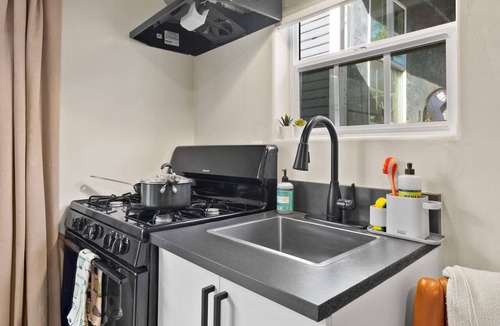 Golden Hill Apartment | 1 mile to Gaslamp—eScooters, Hot tub, Sauna