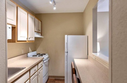 Executive Park Apartment | 1 Queen Bed | Mob Acc Tub Ste Nsmk Sb Micfri