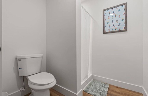 St. Charles Cabin | #1 Ski Cabin! Newly Remodeled! AC! Sleeps 4!