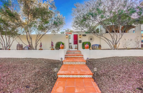 Loma Portal House | "1 to 16 Guests - Main House + Guest House & Pool"