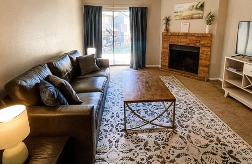 Northwest Corpus Christi Apartment | 10 Min to Downtown: Pet-friendly, TV with Parking