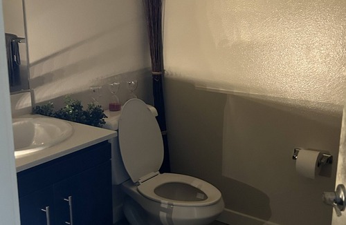 Miracle Mile Apartment | 10 min to Hollywood comfy studio in mid city (pet friendly)