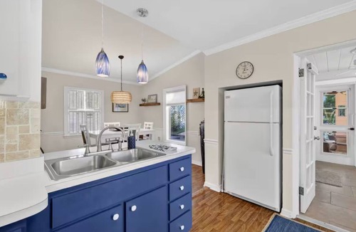 Mount Dora House | 10 min walk to DT! Fire Pit-Pet Friendly! A true DT retreat!