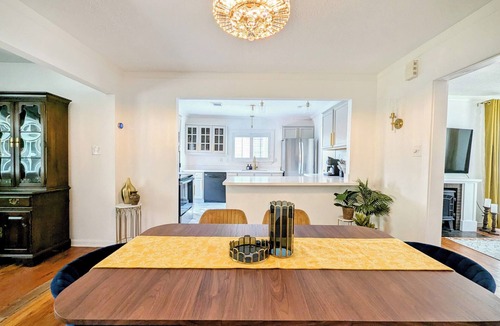 Riverside Terrace House | 10 mins to MAJOR INTERNATIONAL SPORTING EVENT/NRG! Charming Lux Gem in Med Center w/2 K Beds-Patio-Backyard