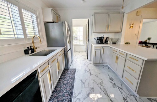 Riverside Terrace House | 10 mins to MAJOR INTERNATIONAL SPORTING EVENT/NRG! Charming Lux Gem in Med Center w/2 K Beds-Patio-Backyard