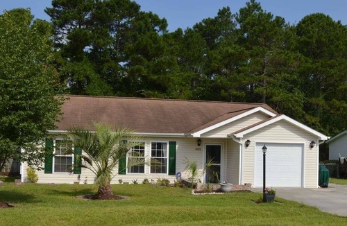 Shallotte House | 10 minutes from the beach. family sized house with community pool