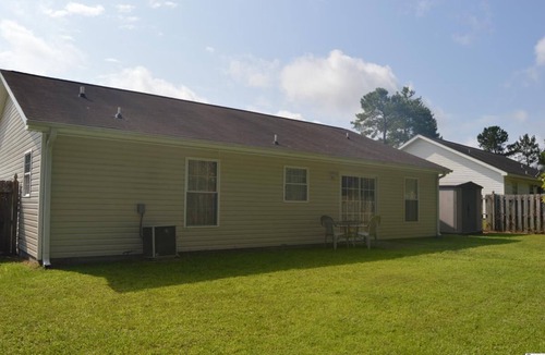Shallotte House | 10 minutes from the beach. family sized house with community pool